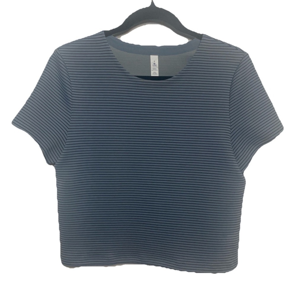 Lululemon Shaped Short Sleeve Scuba Crop Top Sterling Gray Stripe Size 6